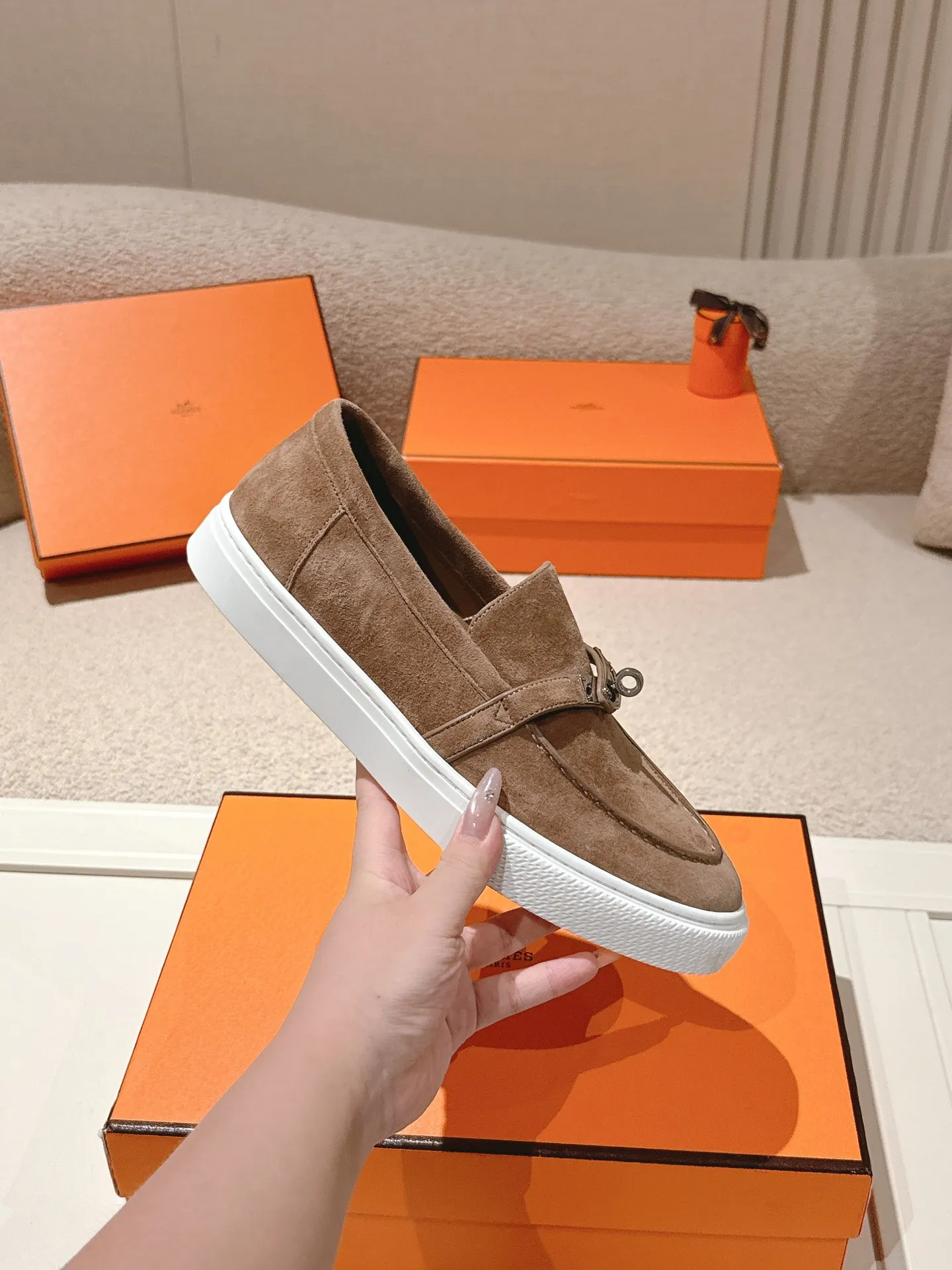 Men's shoes 💰640💰 Hermes# New Kelly buckle thick-soled loafers. Upper: cowhide/suede material. Lining: sheepskin lining. Outsole: exclusive molded outsole. Size: women's size 35-40, men's size 39-45 (female 41/male 46 customized, non-refundable)